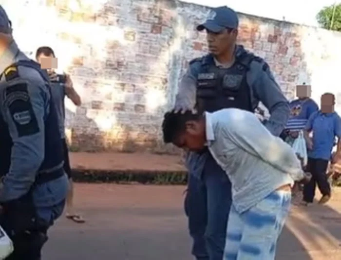 Homem identificado como Josean da Conceição foi preso na manhã deste sábado (6) - Divulgação/PM