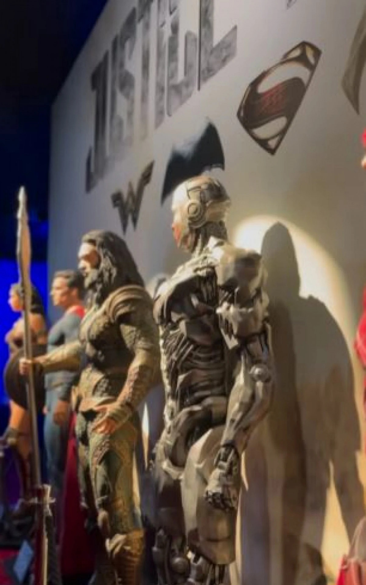 Trajes da Liga da Justiça ficaram em exposição