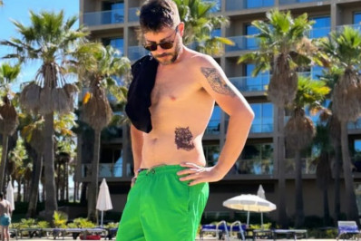 Evaristo Costa curte dia de piscina em Portugal