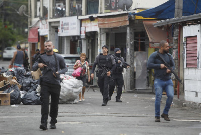 Operação mira lavagem de dinheiro do tráfico na Maré; moradores relatam tiroteio
