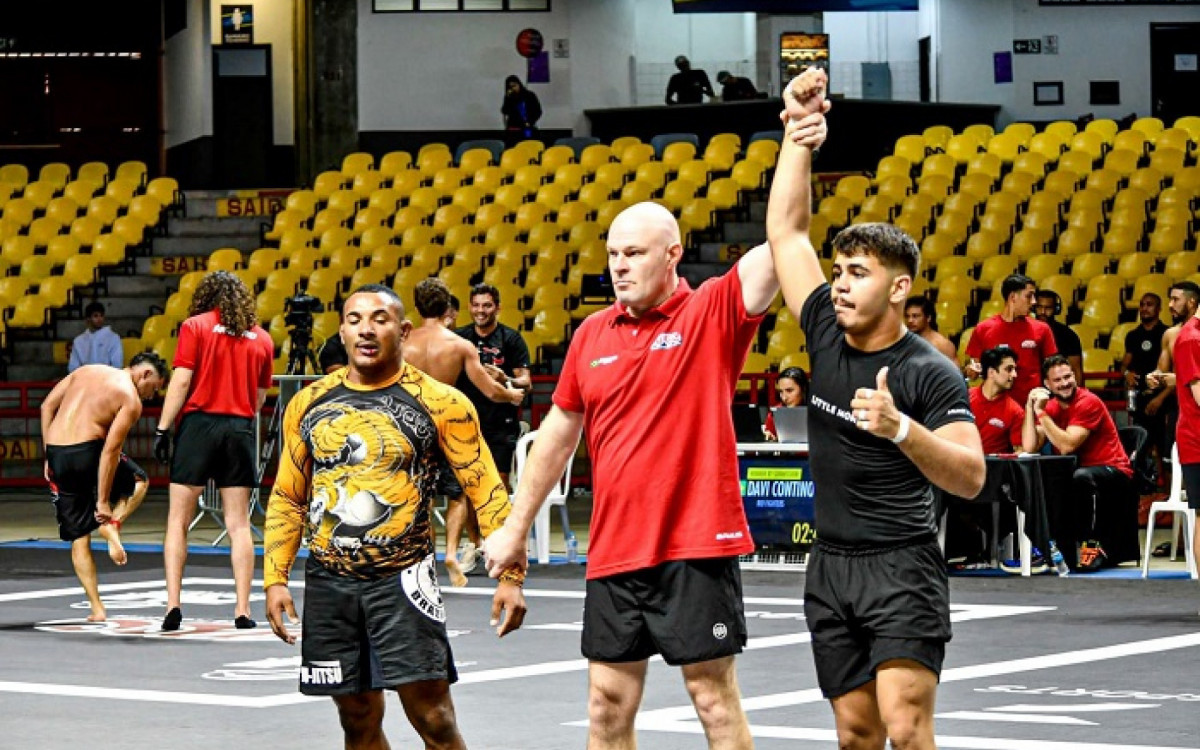 Luiz Miguel (à direita) em ação na seletiva do ADCC