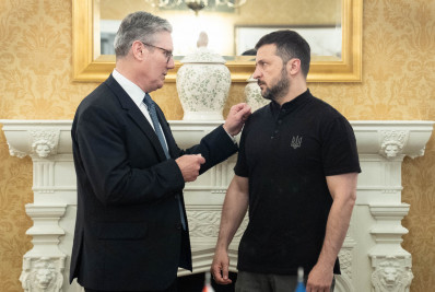 Novo premiê britânico promete a Zelensky o apoio do Reino Unido