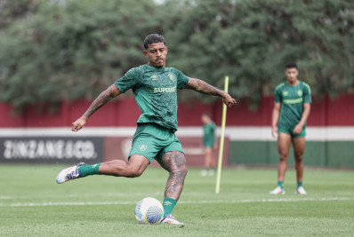 John Kennedy recebe convite de equipe dos EUA, mas não quer deixar o Fluminense