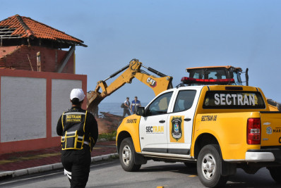 Quiosque irregular é demolido em Guaratiba