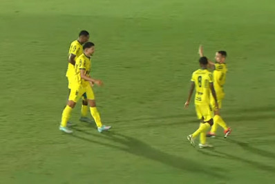 Em meio à separação de Iza, Yuri Lima faz gol e comete pênalti em jogo do Mirassol