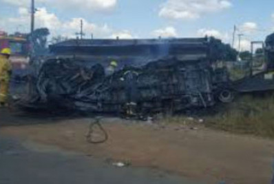 Micro-ônibus escolar capota e 12 crianças morrem na África do Sul