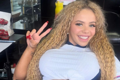 Musa do OnlyFans tatua nome de astro inglês na virilha após receber R$ 53 mil