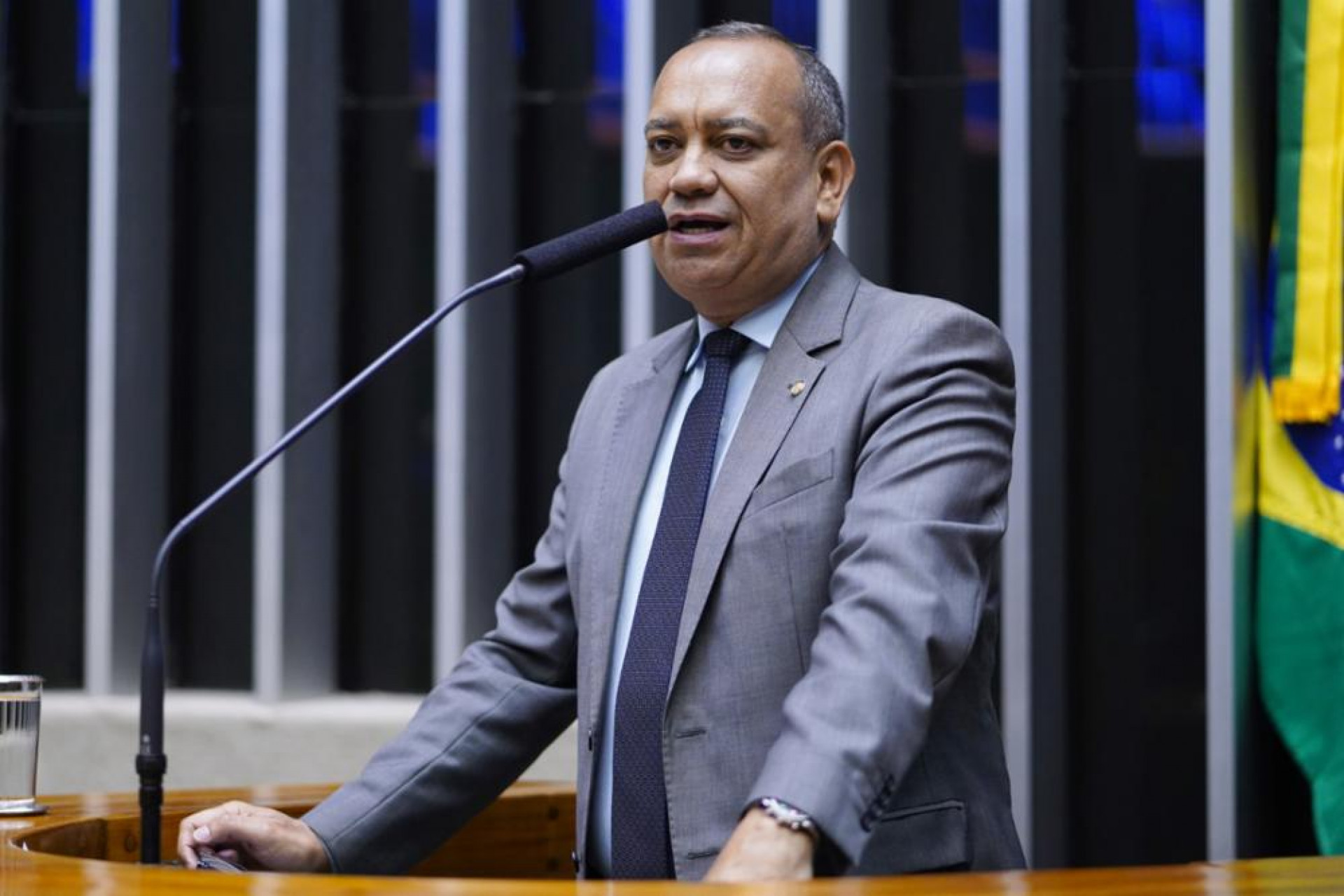 Fim da escala 6x1: aliado de Lula vê equívoco na decisão do governo de enviar projeto próprio