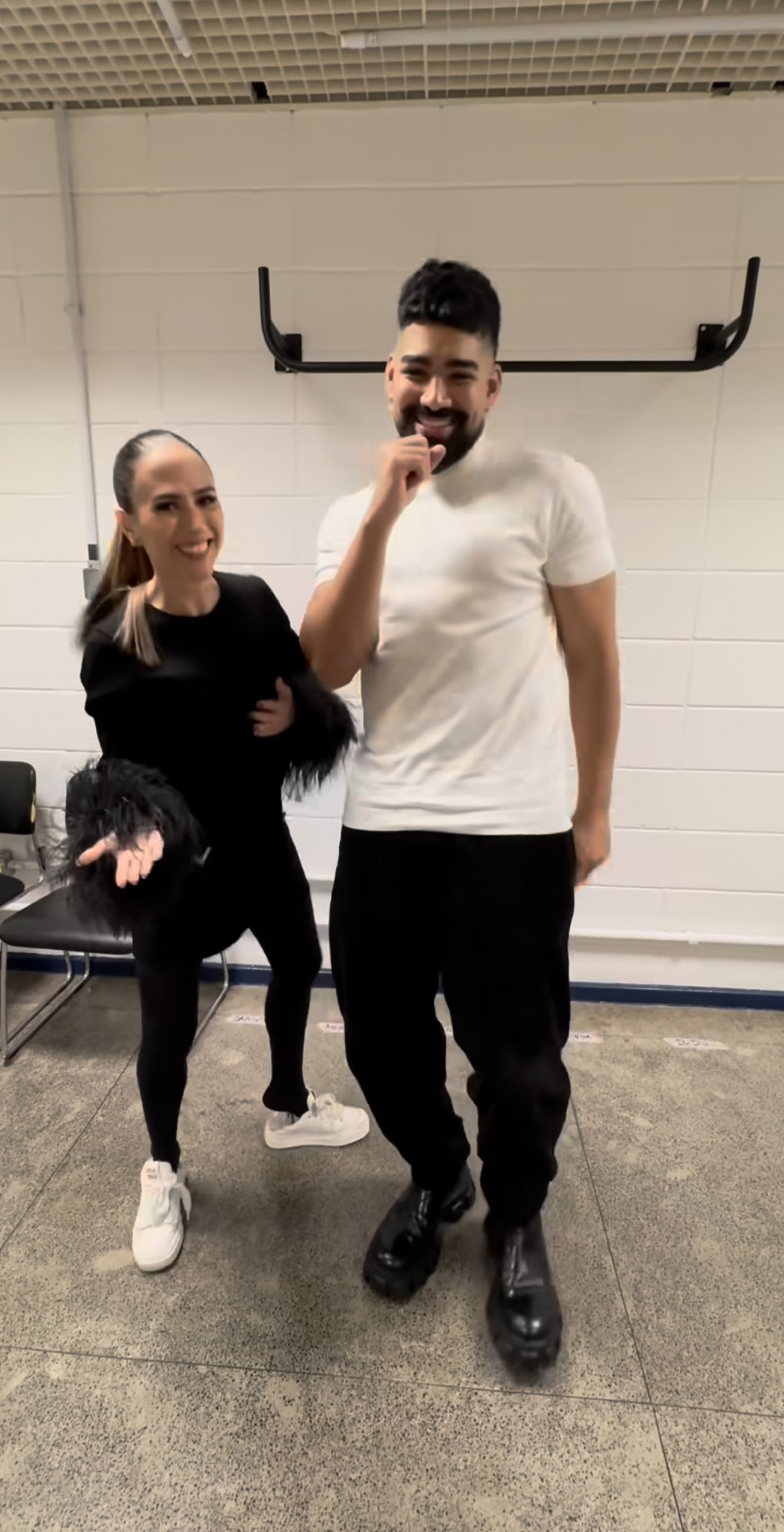 Dilsinho e Tatá Werneck dançam pagode e divertem internautas - Reprodução