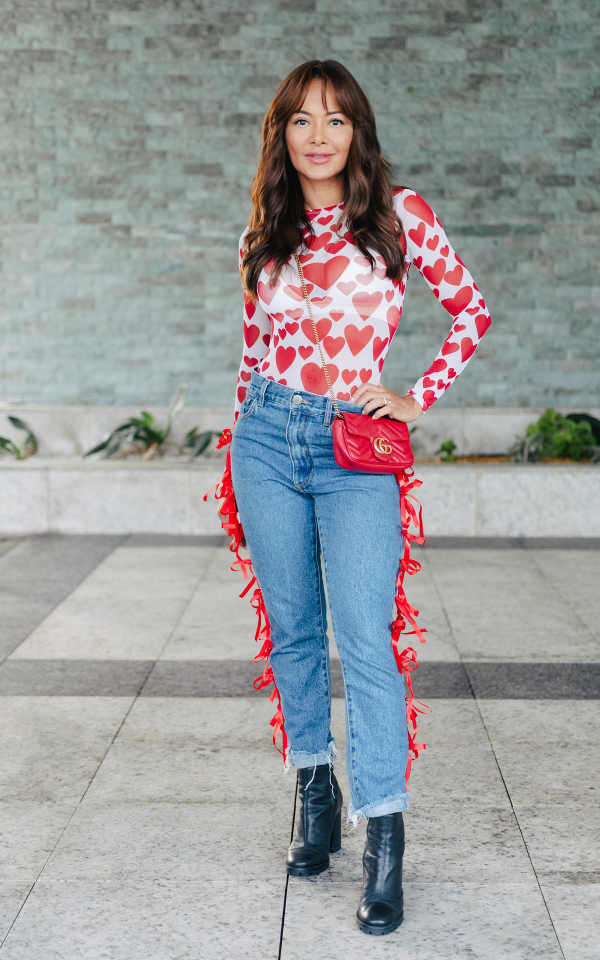 Influenciadora digital Janny Motta personalisa look para curtir festa julina