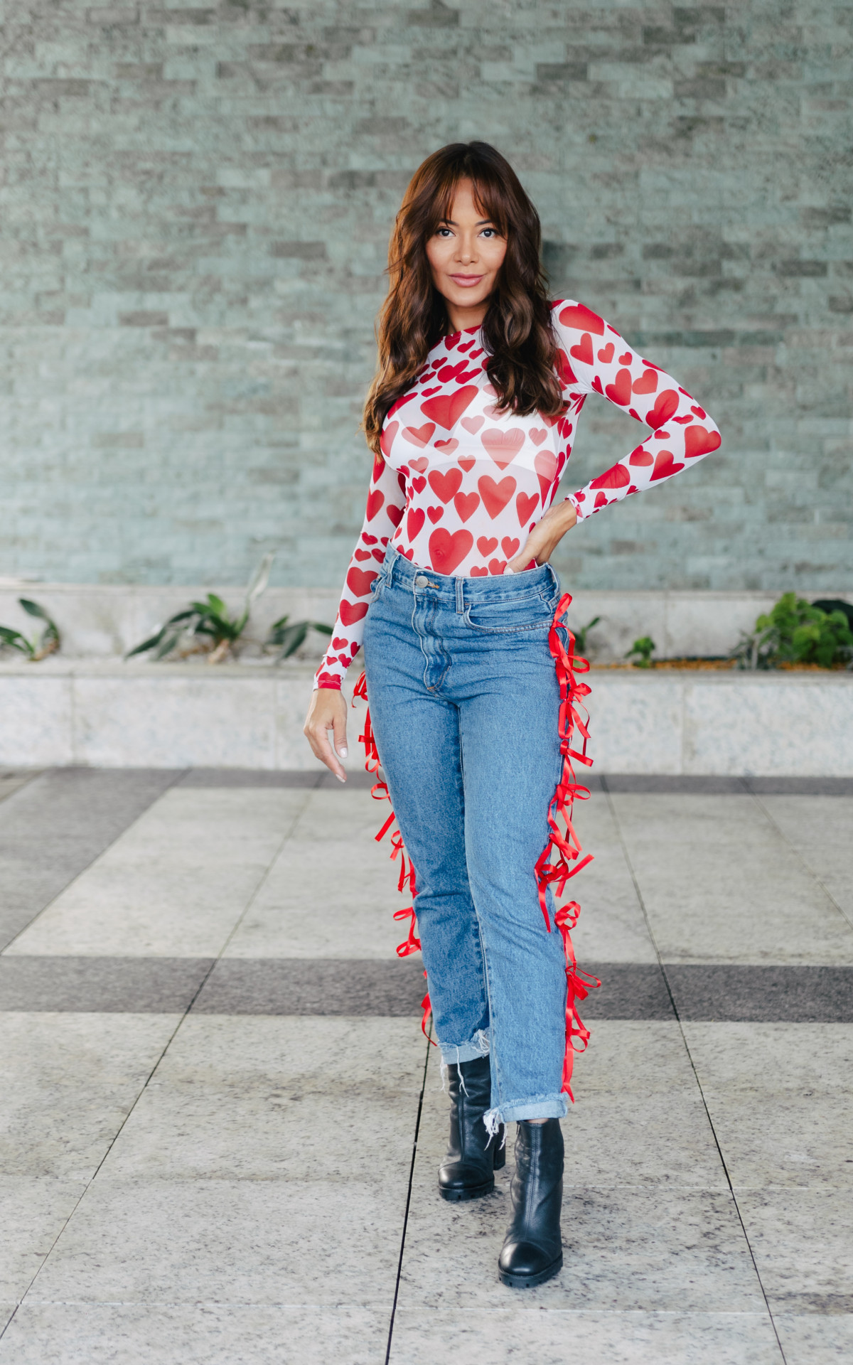 Influenciadora digital Janny Motta personalisa look para curtir festa julina