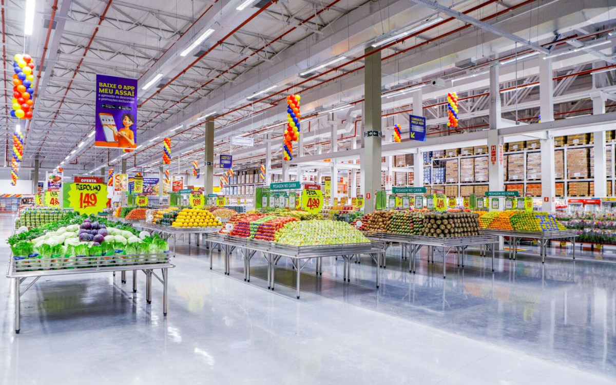 Comprar em atacarejos pode ser mais barato, mas especialistas alertam para cuidados com desperdícios