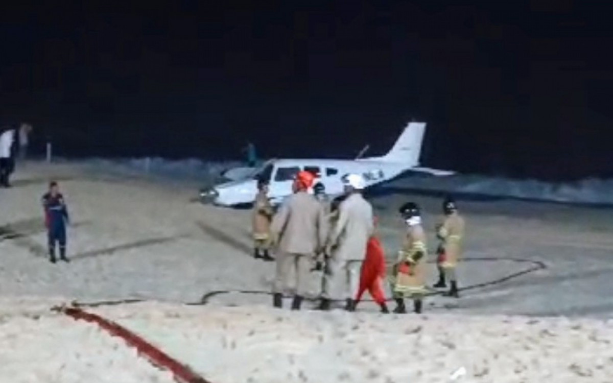 Pouso for&ccedil;ado na praia de Itaipua&ccedil;u