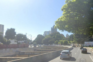 Guarda municipal morre ao cair em leito de rio após acidente de moto