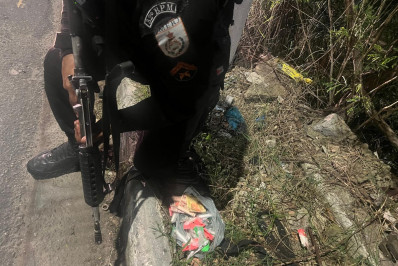 Dupla é presa por tráfico de drogas em Rio das Ostras