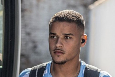 Goleiro que levou tiro de PM não corre risco de amputação, mas ficará quatro meses sem jogar