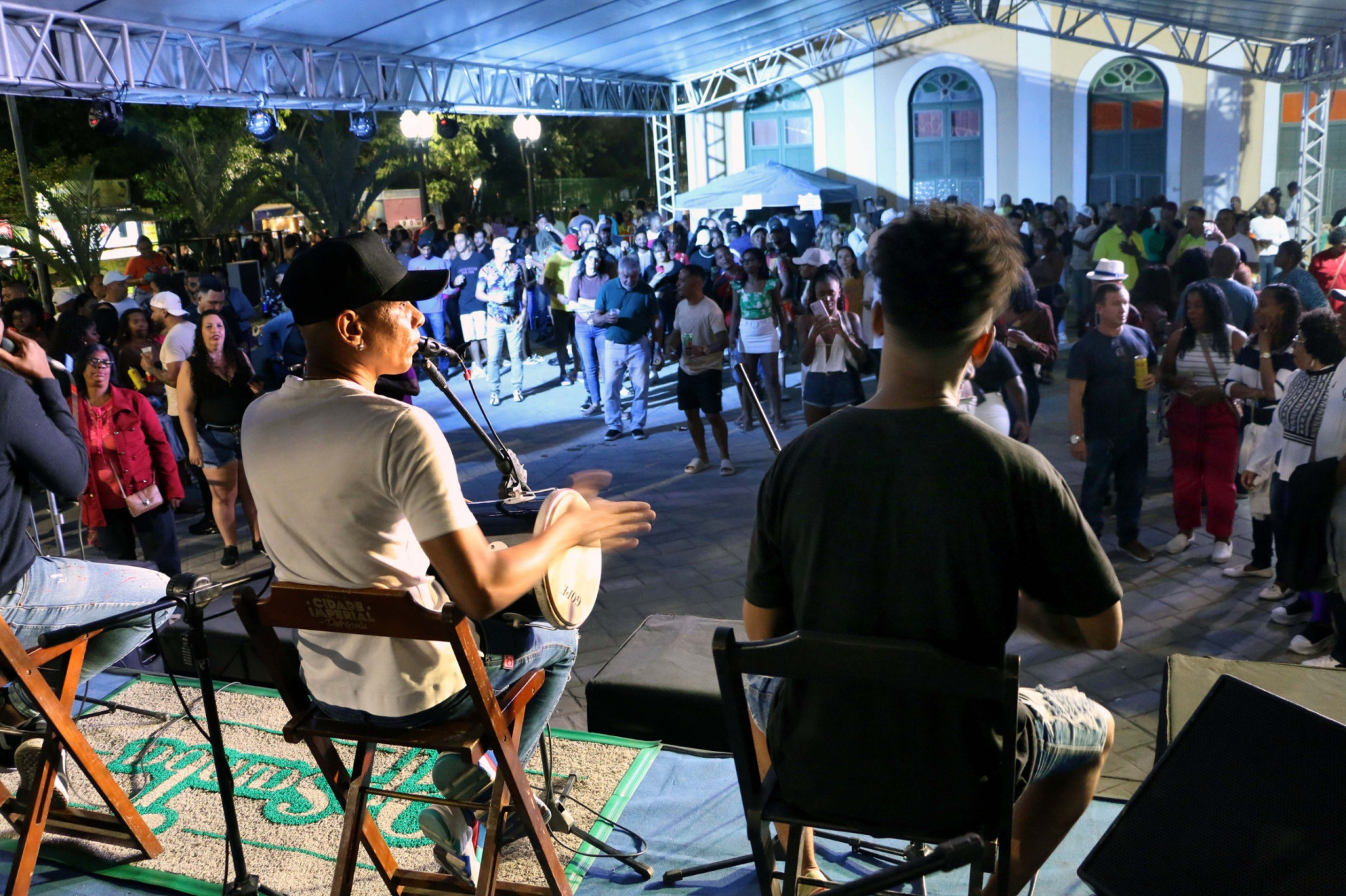 Atrações serão os grupos Kimaneiro e Partido A Mais, com participação especial de Jane do Pit e Anderson do Pan