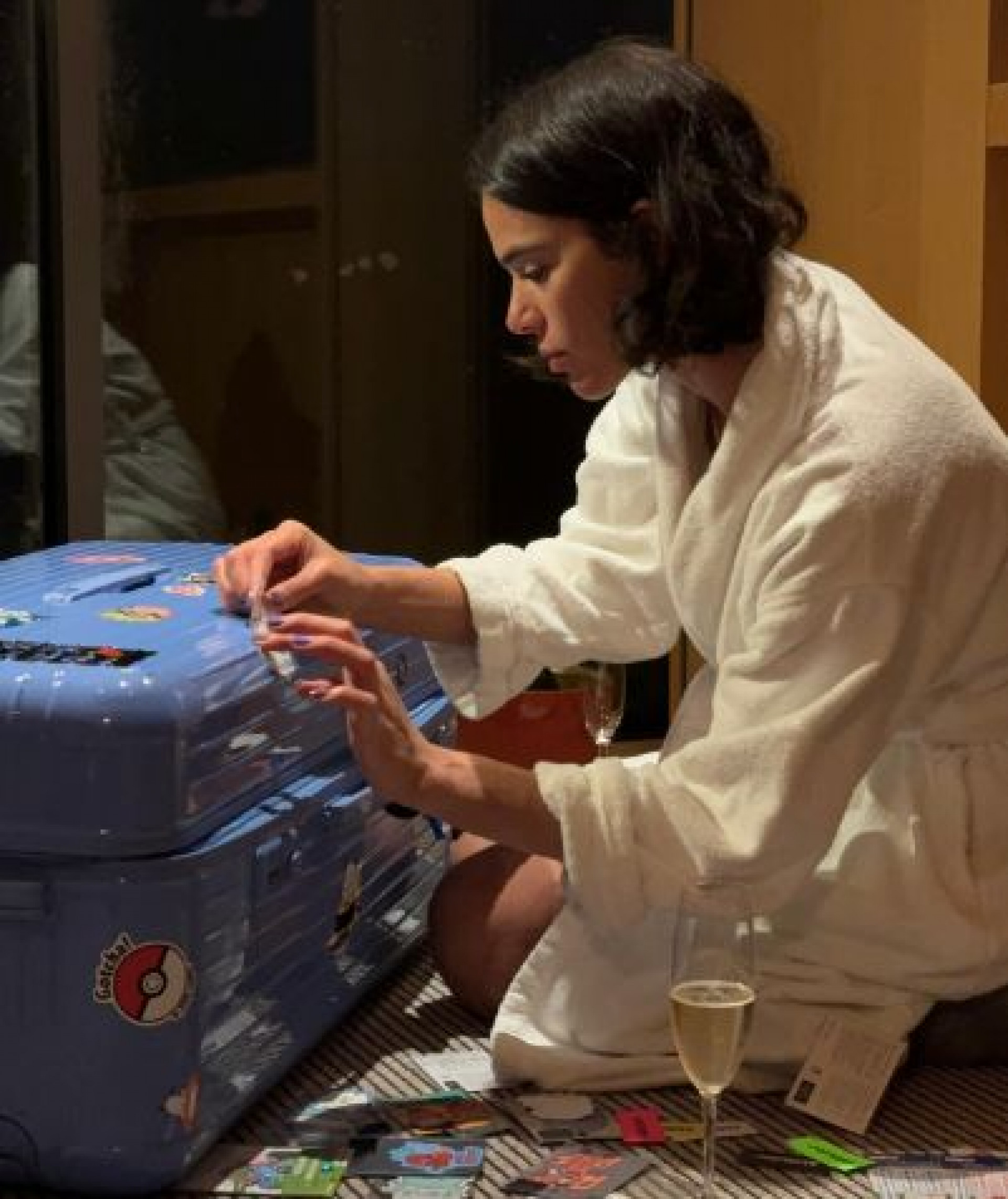 Bruna Marquezine mostra coleção de adesivos em mala de viagem - Reprodução / Instagram