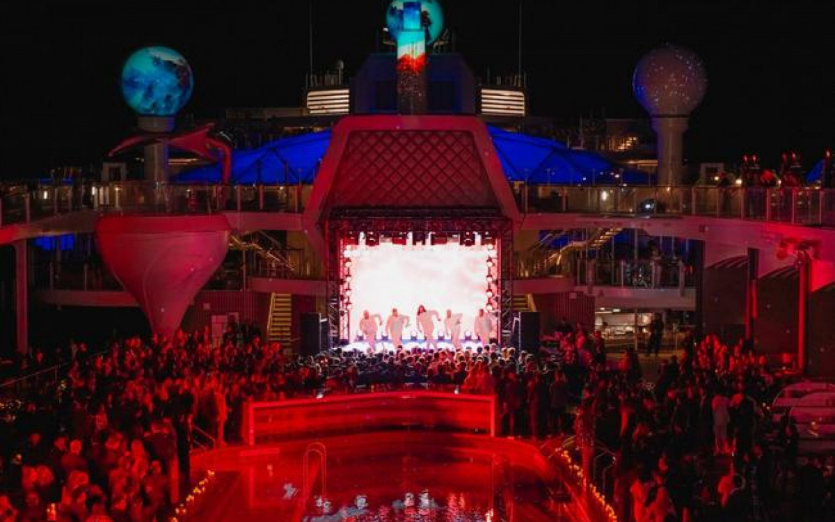 Show do grupo Backstreet Boys durante pré-festa em cruzeiro