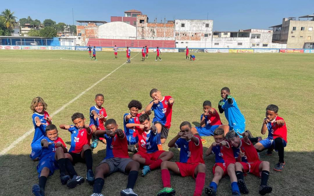 Os sinistrinhos da escolinha do Belford Roxo