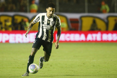 Gregore brilha em vitória e acirra disputa por titularidade no Botafogo