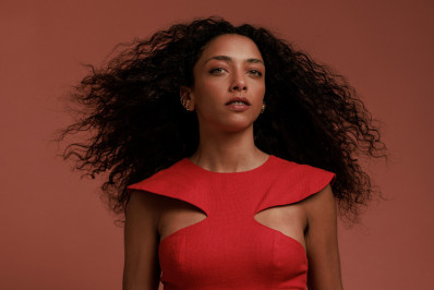 Alice Carvalho, a Joana de 'Renascer', comemora estreia em novelas e revela que já sofreu preconceito