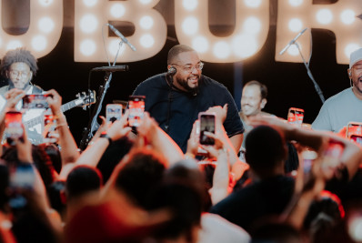 Tiee lança álbum 'Quintal do Subúrbio'