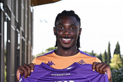 Jogador recebe alta após sofrer pancada na cabeça e desmaiar durante partida