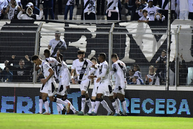Vídeo: Ponte Preta toca música de Iza na vitória sobre o Mirassol, time de Yuri Lima
