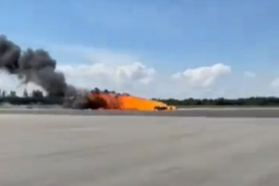 Vídeo: jato de guerra cai, explode e causa morte do piloto na Polônia