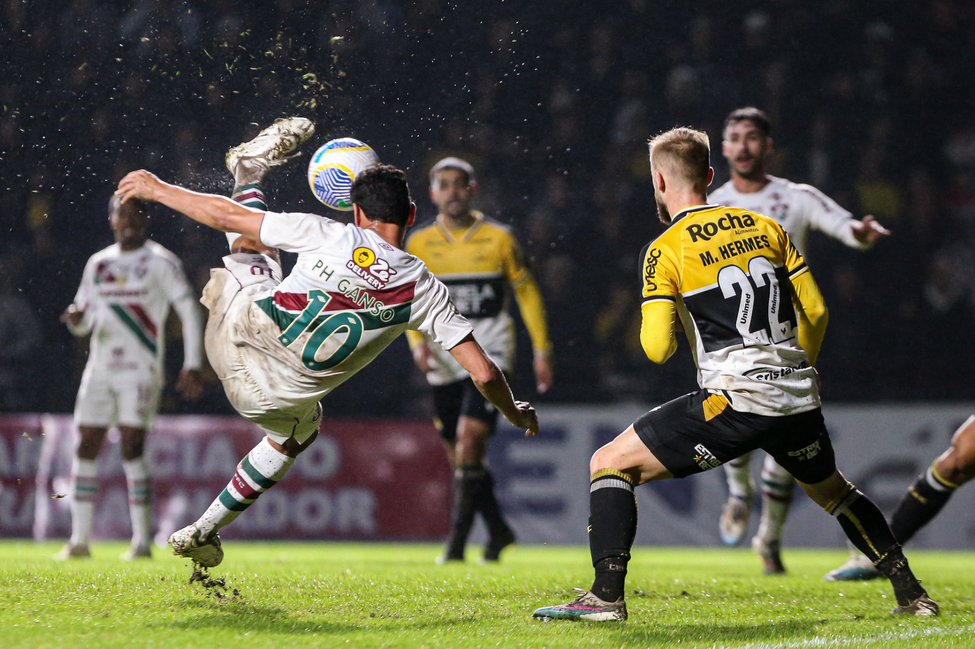 Finalização de Ganso, do Fluminense, no jogo contra o Criciúma - Marcelo Gonçalves/Fluminense