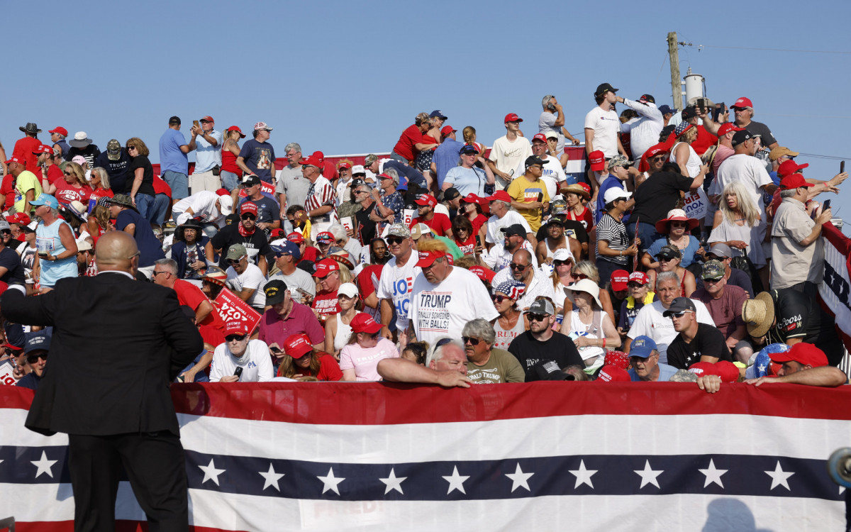 Comício de Trump é interrompido após sons de tiros, na Pensilvânia