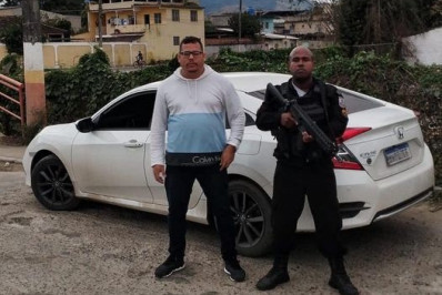 PM recupera carro roubado na Piam em Belford Roxo