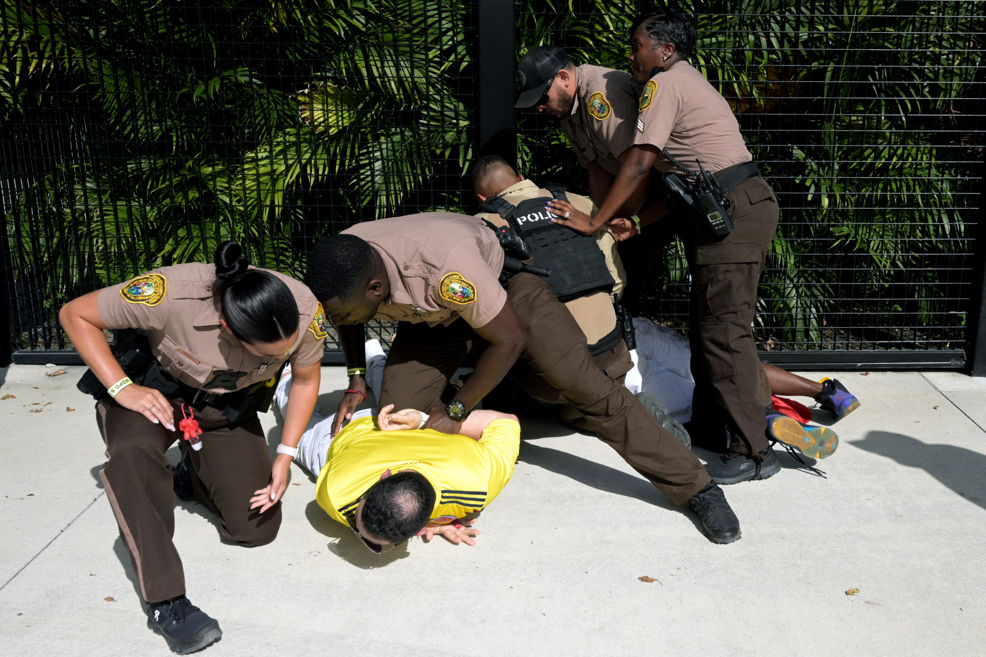 Torcedores tentaram invadir estádio da final da Copa América - Juan Mabromata / AFP