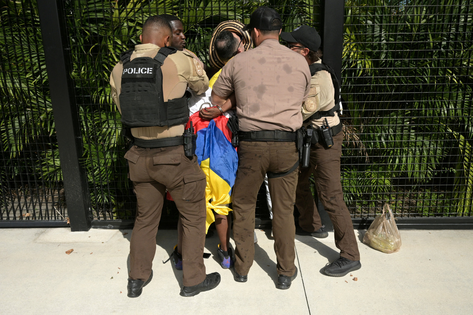 Torcedores tentaram invadir estádio da final da Copa América - Juan Mabromata / AFP
