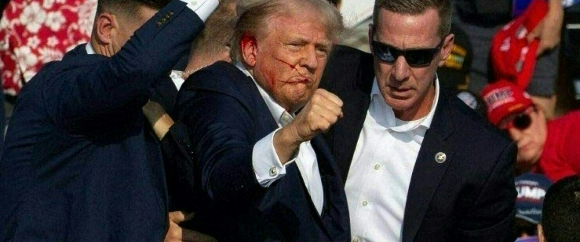 Comício de Trump foi interrompido após sons de tiros. Ex-presidente dos Estados Unidos, atingido de raspão na orelha direita, passa bem - AFP