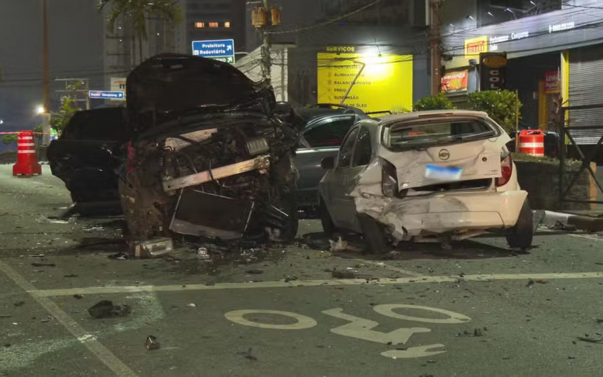 S&eacute;rie de colis&otilde;es causadas por motorista de Audi em alta velocidade