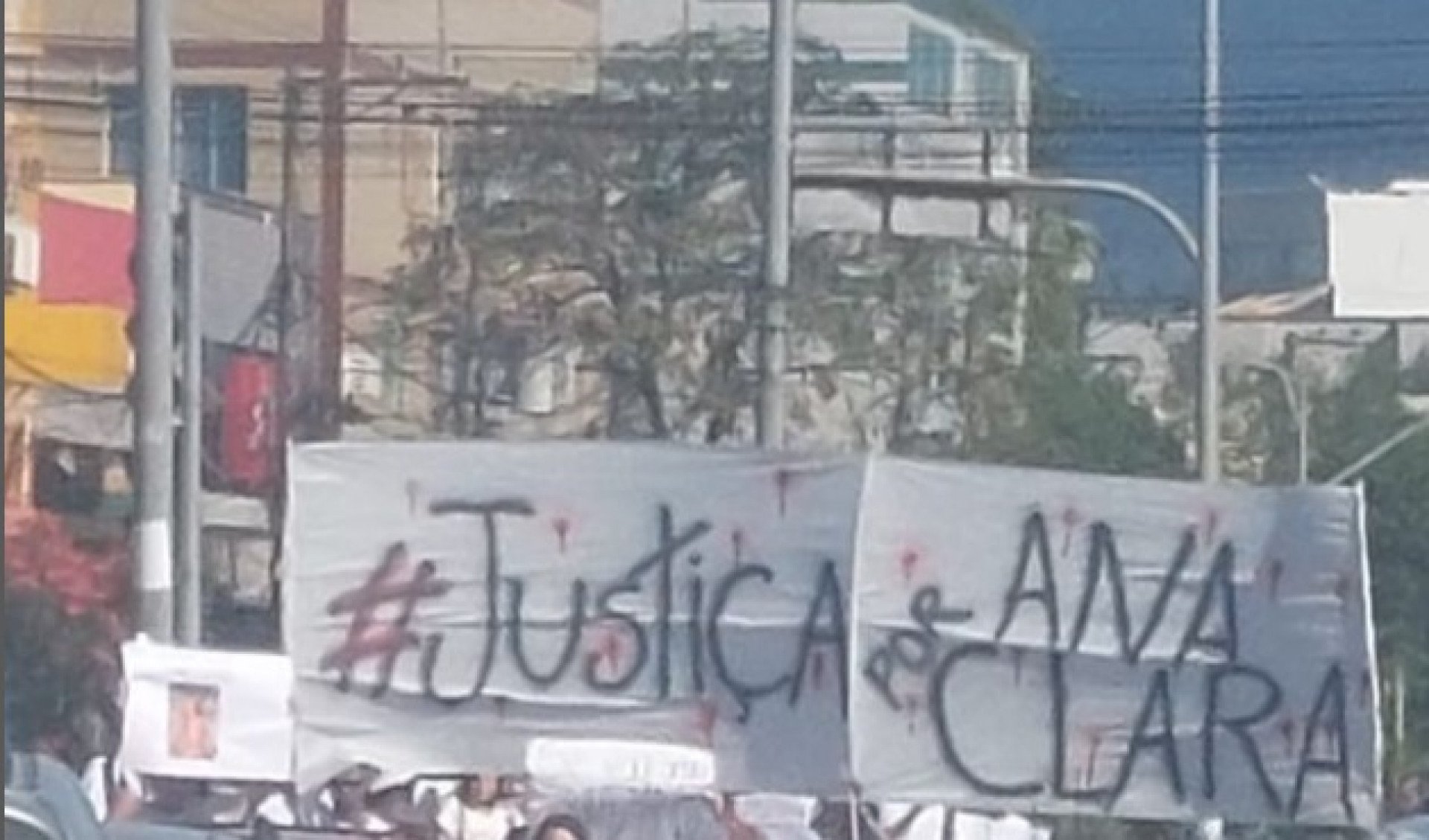 Manifestação pacífica no Centro de Rio das Ostras pede justiça para Ana Clara, jovem atropelada na última segunda-feira  - Foto: Reprodução Vídeo Rede Social