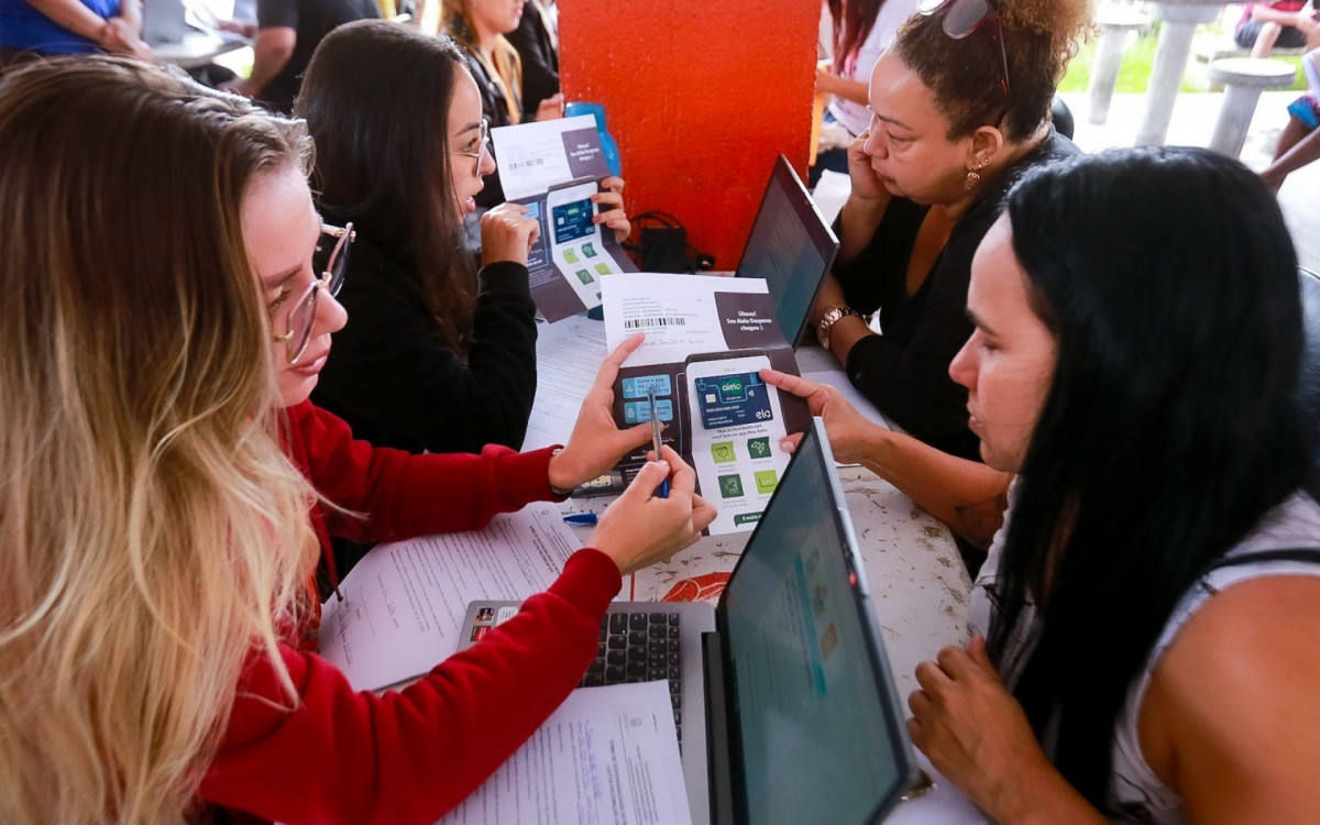 Na terça-feira (16-07) serão entregues os cartões às pessoas que começam com as letras: K, L, M, N, O, P, Q, R, S, T, U, V, W, X, Y, Z