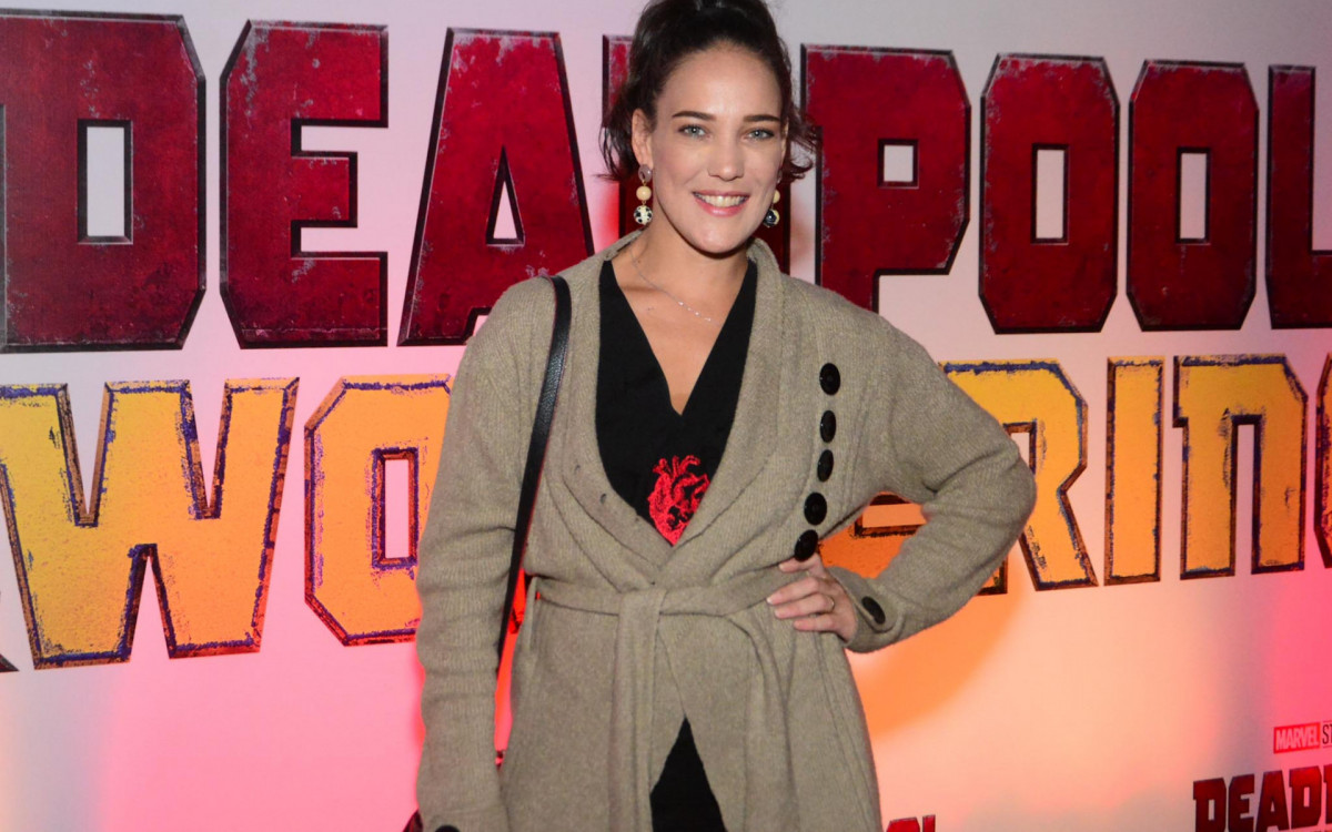 Adriana Birolli marca presença no evento de lançamento de \'Deadpool & Wolverine\' 