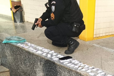 Polícia apreende quase 100 pinos de cocaína em Levy Gasparian