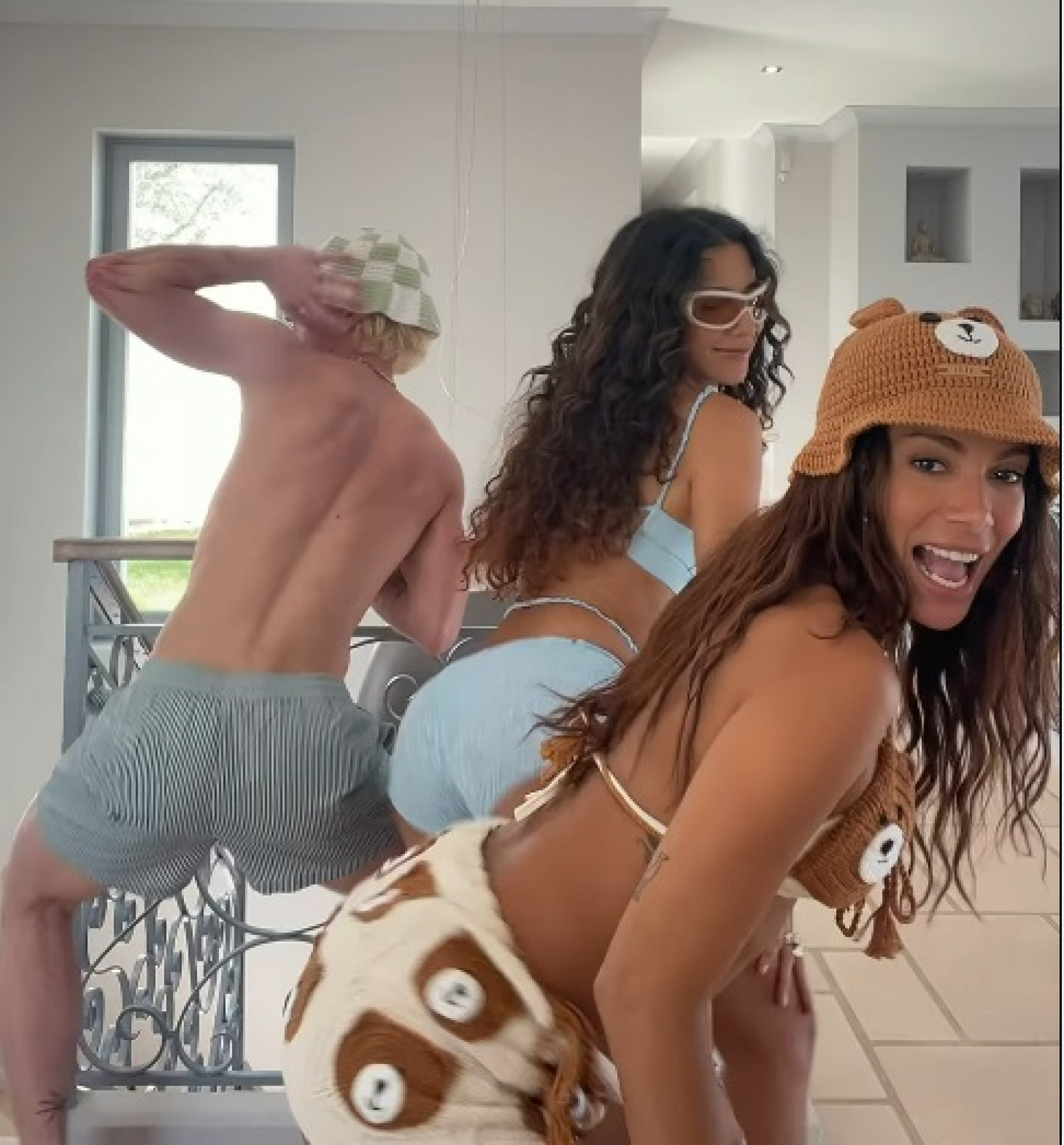 Anitta, Marina Sena e Juliano Floss - Reprodução de vídeo