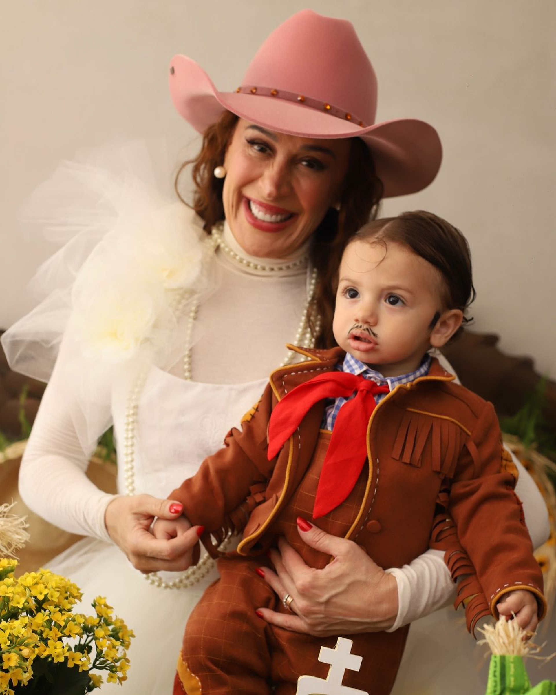 Claudia Raia posta cliques de festa junina da família - Reprodução