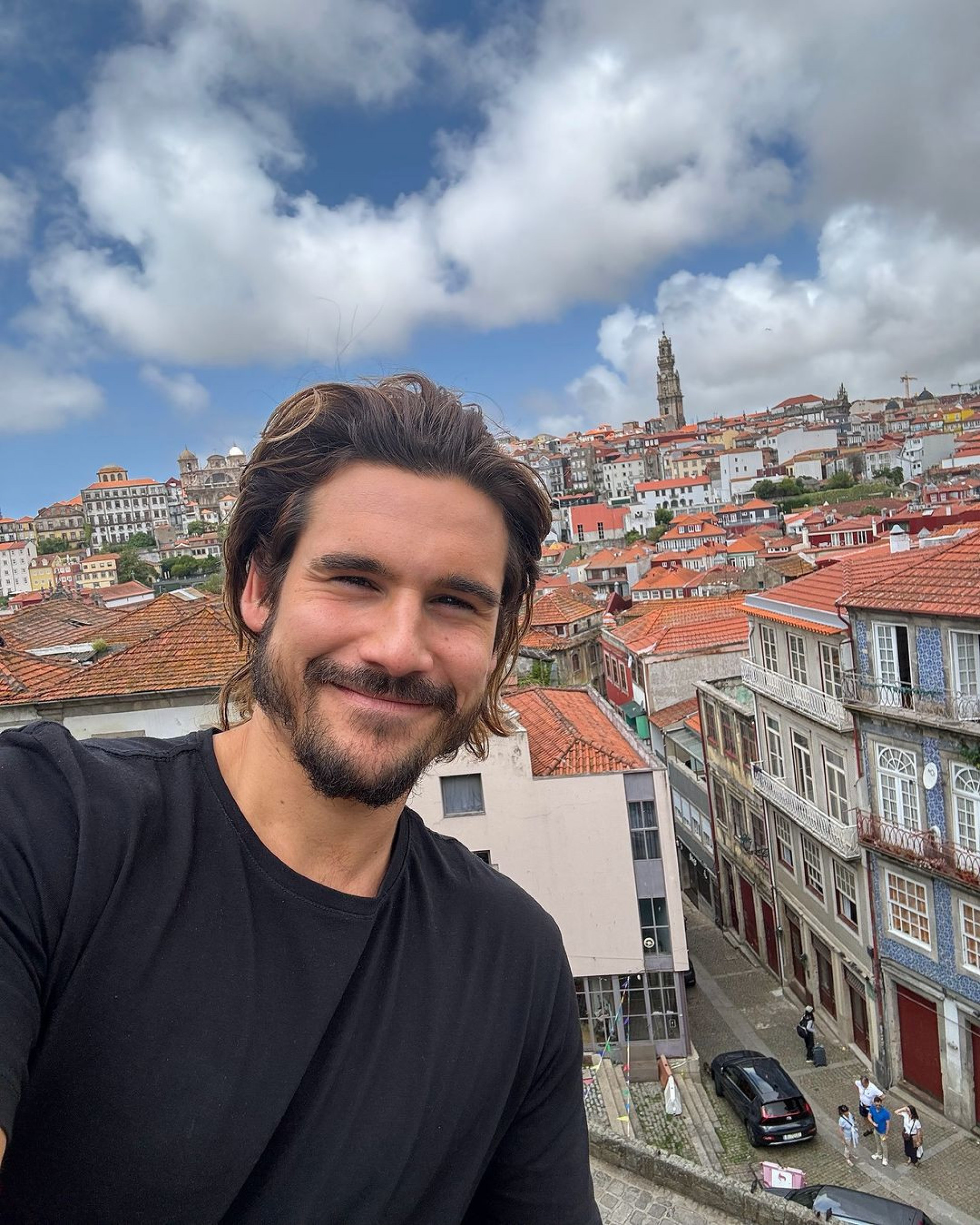 Nicolas Prattes publica registros em Portugal e avisa: 'Gravando sua próxima novela das nove' - Reprodução