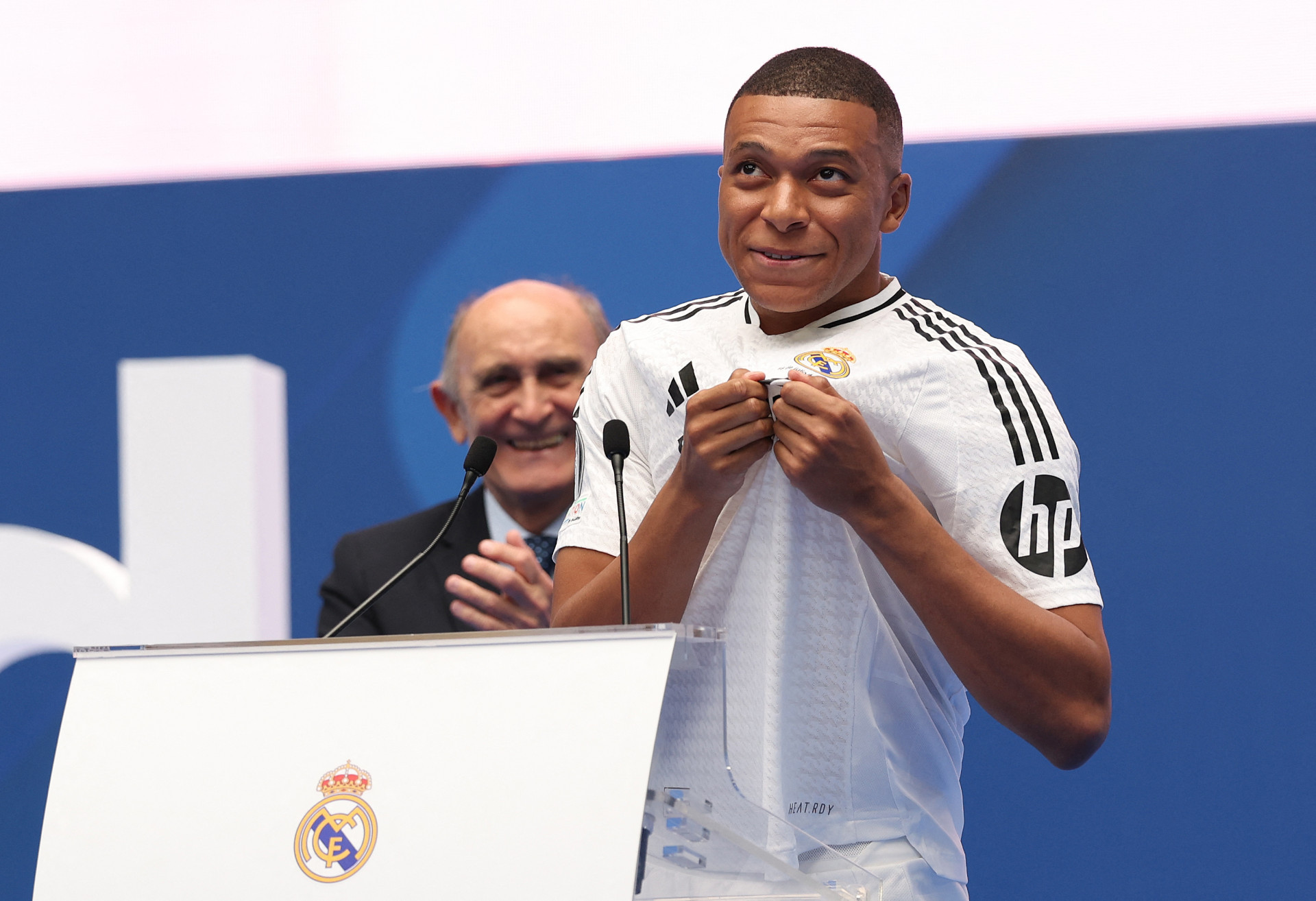 Kylian Mbappé foi apresentado no Real Madrid - AFP