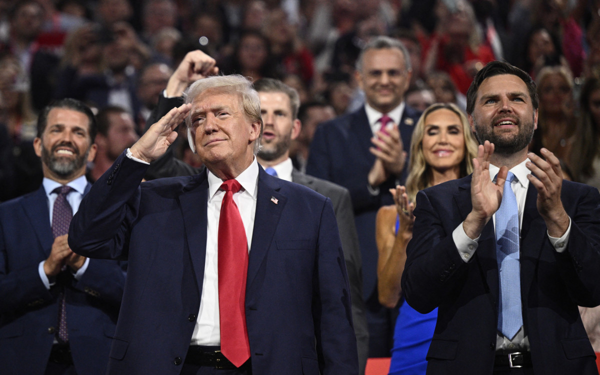 Donald Trump e J.D. Vance, candidatos a presidente e vice pelo partido republicano - AFP