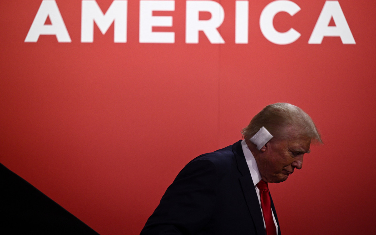 Trump faz primeira aparição pública em convenção do partido após atentado - AFP