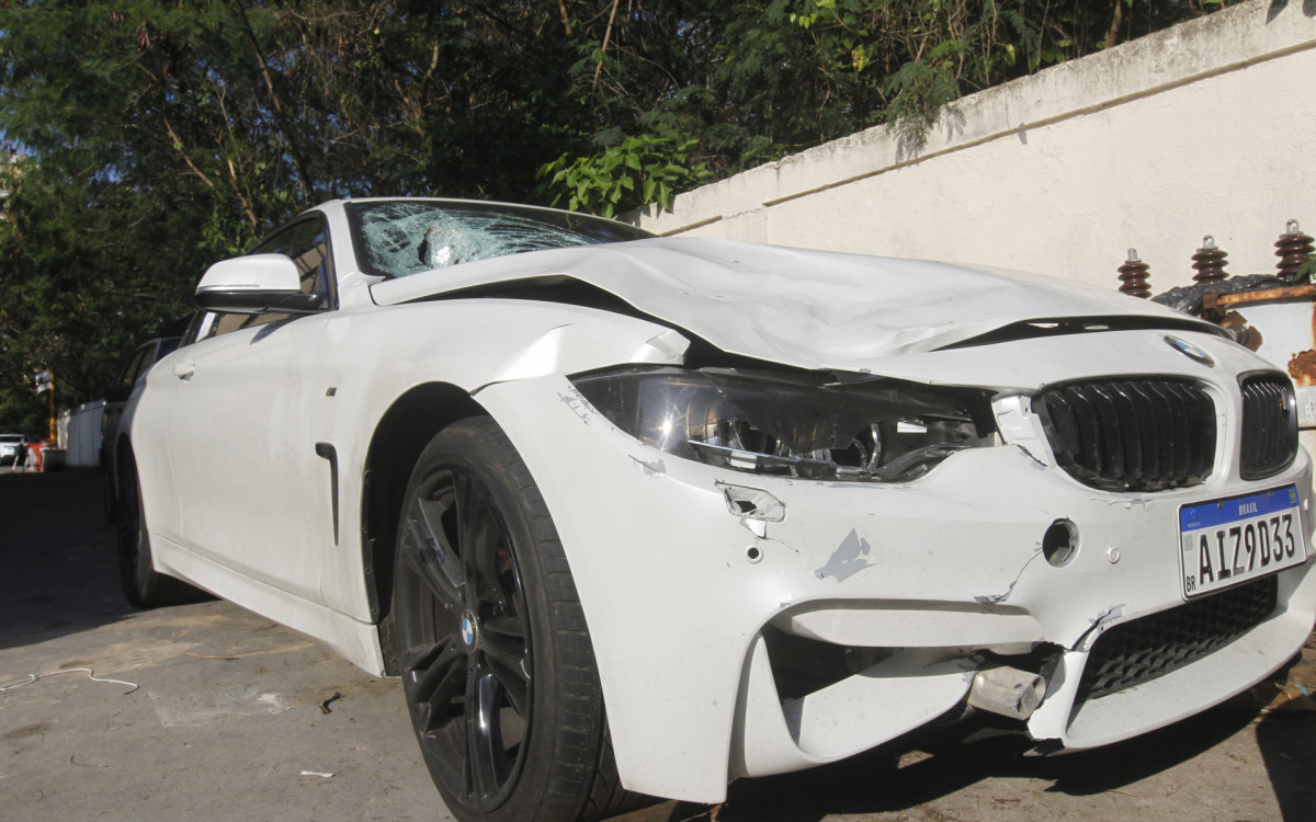 Ve&iacute;culo utilizado por V&iacute;tor Vieira Belarmino ficou destru&iacute;do - Reginaldo Pimenta/Ag&ecirc;ncia O Dia