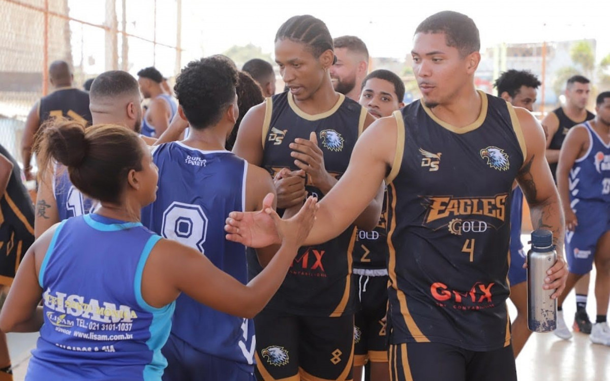 A disputa foi em clima de tranquilidade e os atletas se confraternizaram ao fim de cada partida