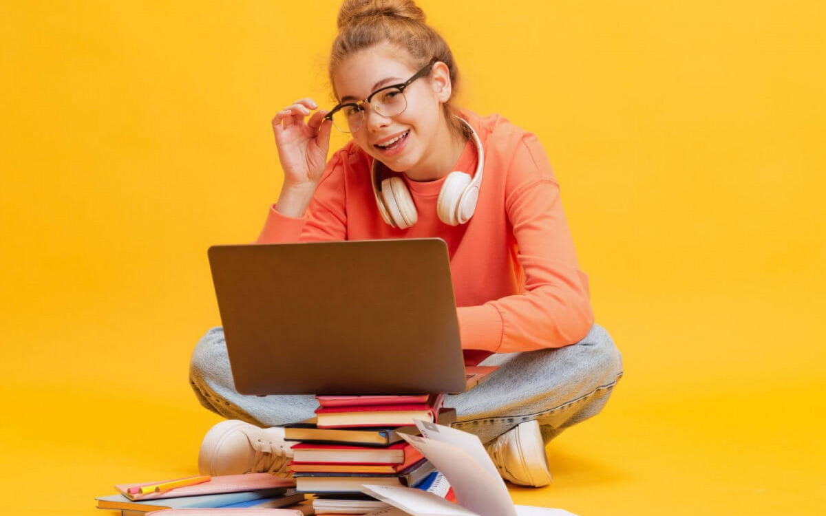 H&aacute;bitos simples ajudam a melhorar o desempenho nos estudos (Imagem: Anton Vierietin | Shutterstock)